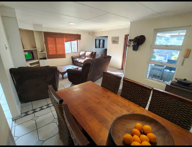 4 BEDROOM FREEHOLD FOR SALE IN CAVERSHAM GLEN